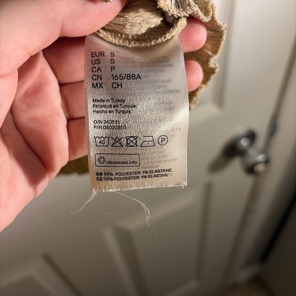 H&M Beige and Black Striped Off-Shoulder Puff Sleeve Top - Picture 3 of 4